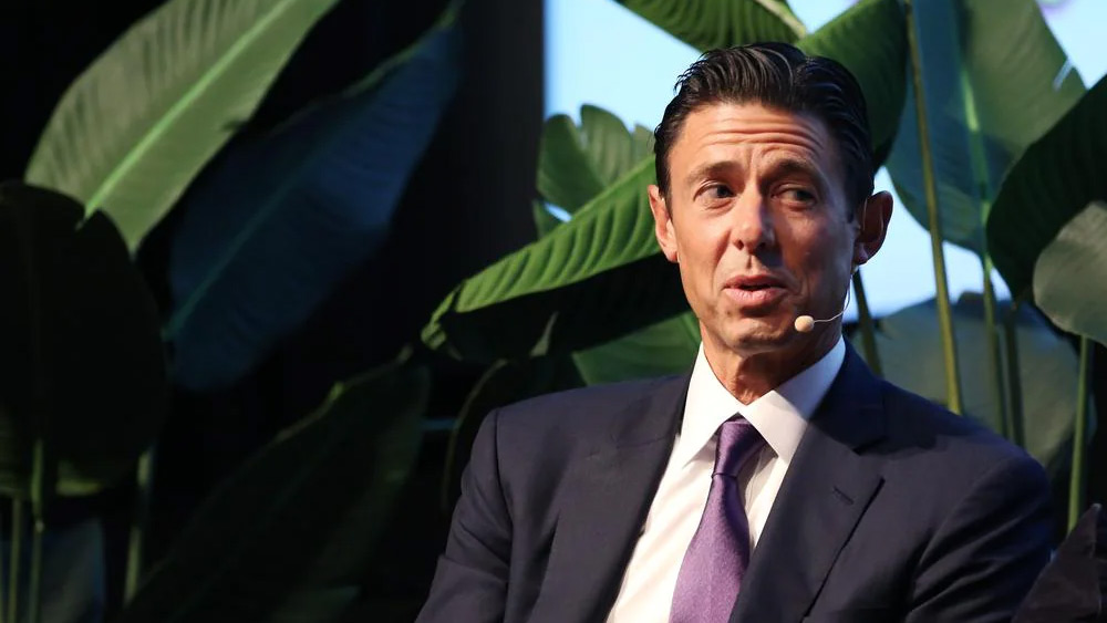 ‘কেকেআর’ সংস্থার আরও এক যুগ্ম সিইও এই তালিকায় রয়েছেন। বছরে ২৫২ মিলিয়ন ডলার বেতন পান স্কট নাট্টাল। ভারতীয় মুদ্রায় যা প্রায় ১,৮৫৯ কোটি টাকা।