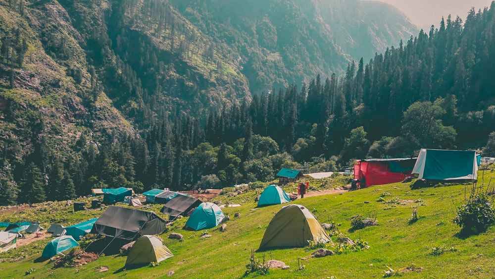 পার্বতী উপত্যকায় গিয়ে বেশ কয়েক সপ্তাহ একটি গুহায় বসবাস করেন জাস্টিন। সেখানে এক সাধুর সঙ্গেও আলাপ হয় তাঁর। সাধুর সঙ্গে কিছু দিন সময় কাটিয়ে একটি দূরবর্তী হ্রদের উদ্দেশে রওনা দেন জাস্টিন। আর এর পর থেকেই তিনি নিখোঁজ। তাঁকে আর কোনও দিন খুঁজে পাওয়া যায়নি।