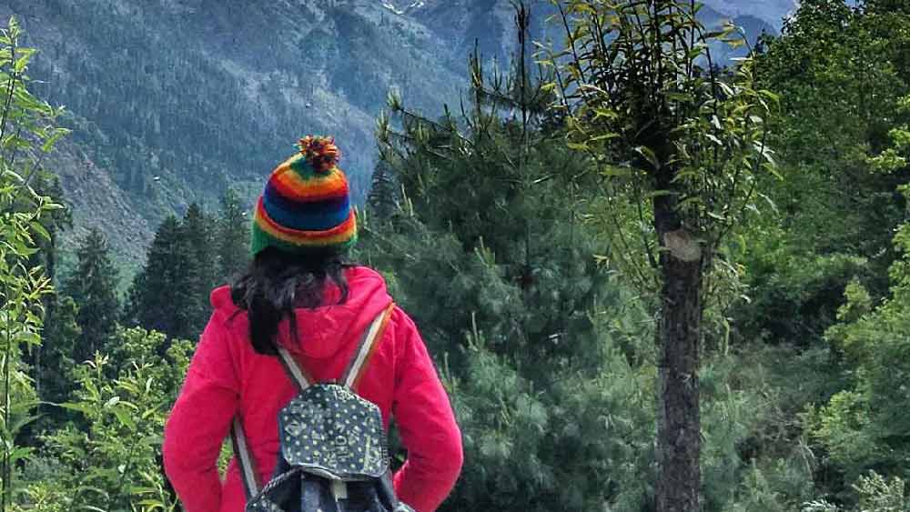 সৌন্দর্য ছাড়াও আরও অনেক কারণে ঝুঁকি নিয়ে ফি বছর এই উপত্যকায় ছুটে আসেন দেশ-বিদেশের বহু মানুষ। আর তা হল বিভিন্ন ধরনের মাদকের চাষ এবং মাদক পার্টি। স্থানীয়দের দাবি, এই উপত্যকায় নাকি পাওয়া যায় এক বিশেষ প্রজাতির মাদক। এটি বিশ্বের অন্যতম দামি মাদক এবং কাছের মানালা গ্রামের নাম অনুসারেই এর নামকরণও করা হয়েছে।