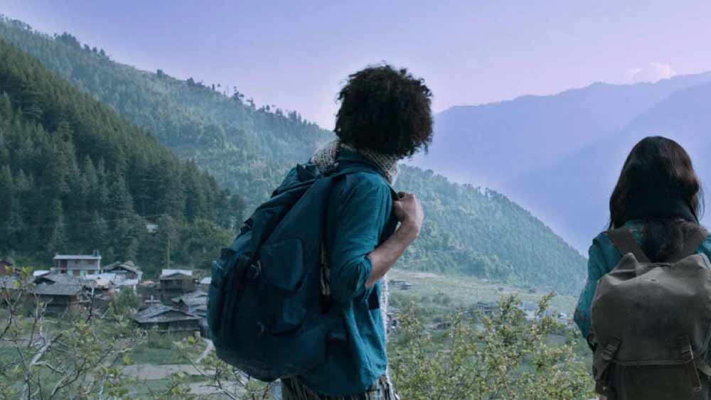 পার্বতী উপত্যকার অন্যতম জনপ্রিয় জায়গা হল ক্ষীরগঙ্গা। এই জায়গা বিদেশিদের কাছে খুব প্রিয়। মনে করা হয়, শিব এবং দেবী পার্বতীর ছোট ছেলে কার্তিক এখানে হাজার বছর ধরে ধ্যান করেছিলেন। তখন মাঝেমধ্যেই শিব-পার্বতী তাঁদের ছেলেকে দেখতে আসতেন। এখানে বসে পার্বতী পরিবারের জন্য ক্ষীর বানিয়েছিলেন বলে এই জায়গার নাম ক্ষীরগঙ্গা। স্থানীয়দের বিশ্বাস, সেই ক্ষীরের কারণেই এখানে গঙ্গার রং সাদা।