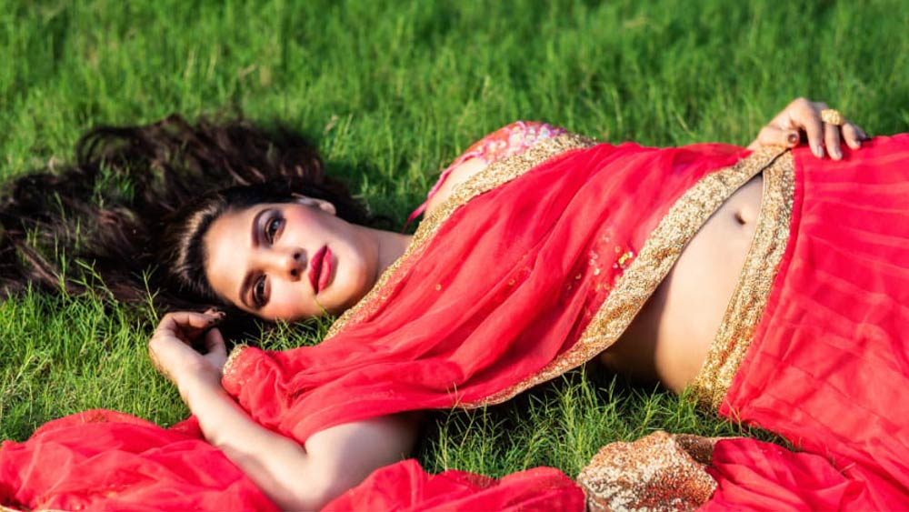 অর্পিতা মুখোপাধ্যায়। যিনি কিছু দিন আগে পর্যন্তও তাঁর পেশার মাধ্যমে মডেলিং ও অভিনয়জগতে নিজের পরিচিতি তৈরি করেছিলেন, এখন ঠিকানার সঙ্গে সঙ্গে বদলেছে তাঁর পরিচয়ও।