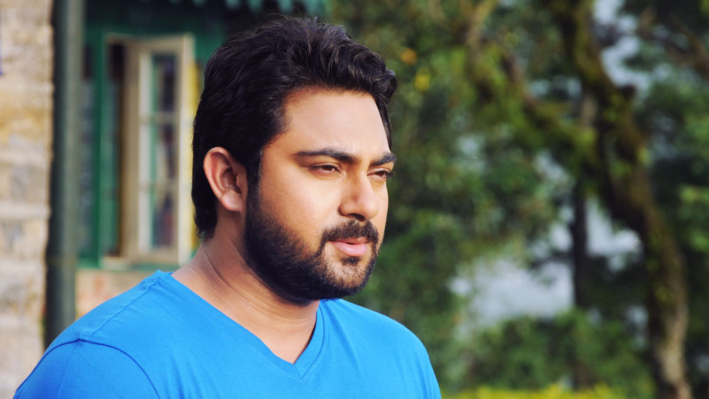 এ ছাড়াও তাঁর কেরিয়ারের মধ্যগগনে কাজ করেছিলেন টলিউড ইন্ডাস্ট্রির প্রথম সারির অভিনেতা সোহম চক্রবর্তীর সঙ্গে।