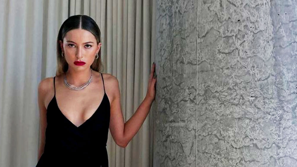 ‘ভ্যানিটি ফেয়ার’ ম্যাগাজিনকে দেওয়া সাক্ষাৎকার নিজের জীবন কাহিনি শোনাতে গিয়ে ইভ বলেছেন, তাঁকে দেখে অনেকেই নাকি চমকে গিয়েছিলেন।