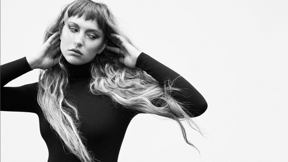 মডেলিং করার সিদ্ধান্ত নেওয়া প্রসঙ্গে তিনি বলেছেন, ‘‘আগে কখনই মডেলিং করিনি। তবে প্রস্তাব পেয়ে ঘাবড়ে যাইনি। আমার মনে হয়েছিল, কেন নয়? এই প্রস্তাব আমায় আকৃষ্ট করেছিল, যে অনুভূতি প্রতিযোগিতার সময় হয়।’’