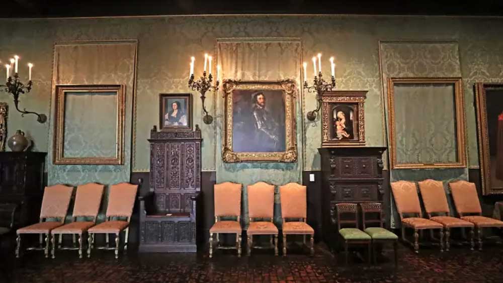 মার্কসের সঙ্গে মাফিয়া গৌরেন্তে এহং ডোনাতির সঙ্গে বিশেষ সম্পর্ক ছিল বলেও তথ্যে উঠে এসেছে।