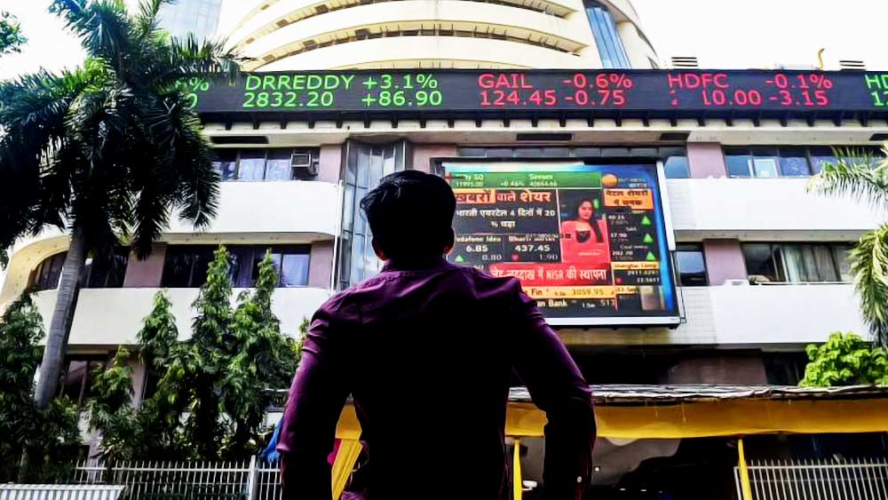 আজ দেশ জুড়ে ২৩৪টি ডিমার্ট স্টোরের মালির আরকে। অনেকের দাবি, আরকের হাত ধরেই শেয়ার বাজারের খুঁটিনাটি শিখেছেন রাকেশ ঝুনঝুনওয়ালা।