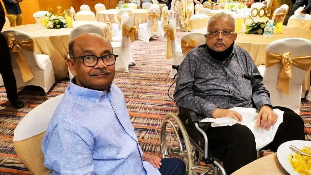 বস্তুত, ট্রেন্ডলাইন ডট কম নামে একটি ওয়েবসাইটের রিপোর্ট জানিয়েছে যে ২৫ জুলাইয়ের পরিসংখ্যান অনুযায়ী, আরকের কাছে ১৬৩,৩৯৫.৩ কোটি মূল্যের ১৪টি শেয়ারের দখল রয়েছে। এ ছাড়া রয়েছে অ্যাভিনিউ সুপারমার্টস এবং ইন্ডিয়া সিমেন্ট নামে দু’টি সংস্থার শেয়ারও।