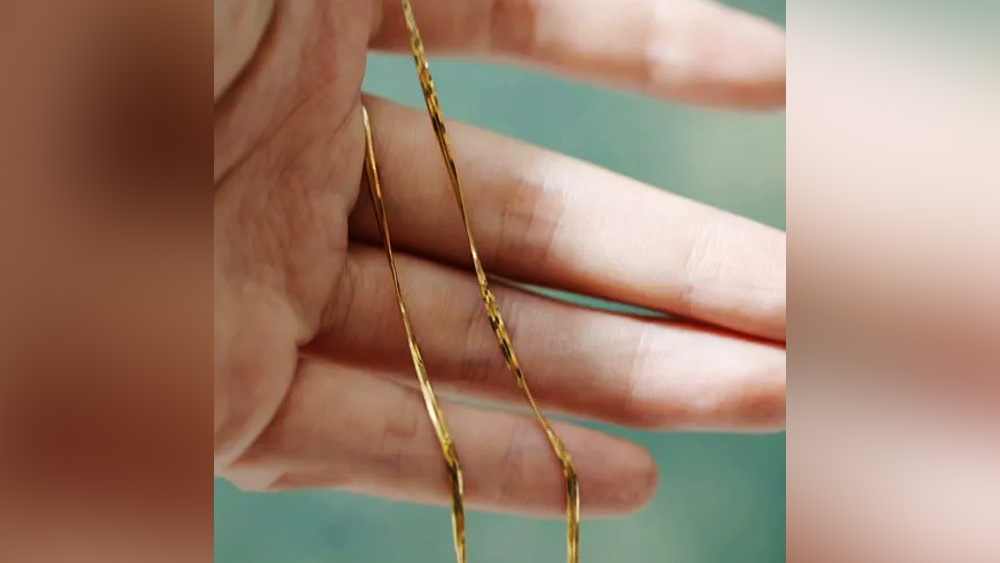 যন্ত্রটি কিনতে শেষ সম্বল সোনার হারটি বিক্রি করেন তিনি। তার সঙ্গে নিজের জমানো পুঁজি থেকে কিছু টাকা নিয়ে যন্ত্রটি কেনেন সবিতা। সব্জি চাষ করে লোকসানের মুখ দেখলেও মশলা তৈরি করে তিনি মাসে ৫০ হাজার টাকা রোজগার করেন।