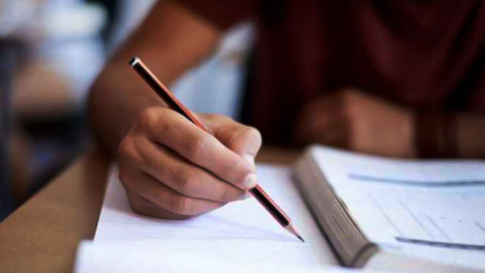 বর্তমানে তাঁর ছেলে সুপ্রতিষ্ঠিত। ছেলে ধীরজ ইলেকট্রনিক্স নিয়ে পড়াশোনা করে চাকরি করছেন। মেয়ে সাধনা রাজ্য পুলিশের পরীক্ষার জন্য প্রস্তুতি নিচ্ছেন।