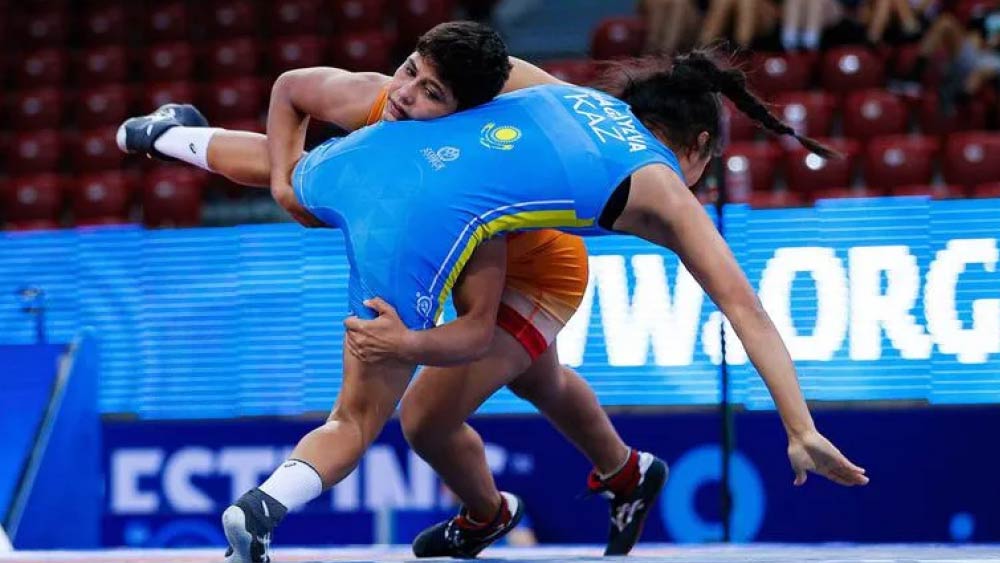 পরিবারের বাকি তিন সন্তানই মেয়ে। খুব আশা করেছিলেন যে চতুর্থ সন্তান ছেলে হবে। কিন্তু আবারও জন্ম হল কন্যাসন্তানের। ফলে তাঁর জন্ম হওয়ার পরই আনন্দের বদলে একটা বিষণ্ণতার আবহ তৈরি হয়েছিল পরিবারে। সেই চতুর্থ সন্তানের নাম রাখা হল অন্তিম।