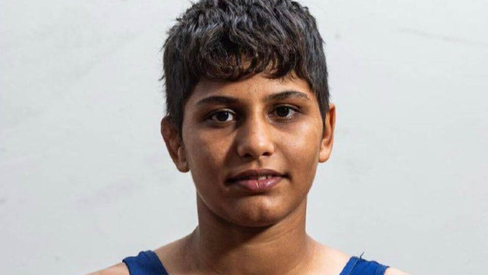 নাম অন্তিম পঙ্ঘল। বয়স ১৮। হরিয়ানার মহিলা কুস্তিগীর। দেশের প্রথম মহিলা কুস্তিগীর হিসাবে অনূর্ধ্ব-২০ বিশ্ব রেসলিং চ্যাম্পিয়নশিপে সোনার পদক জিতেছেন।