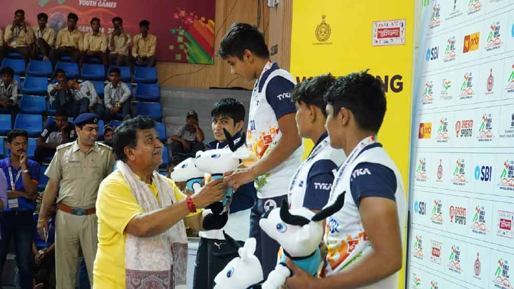 কৃষ্ণা কুমারী আরও বলেন, “বিশ্ব চ্যাম্পিয়নশিপে যাওয়ার আগে মেয়ে বলে গিয়েছিল, বাড়িতে ফিরবে সোনার পদক নিয়েই। কথা রেখেছে।”