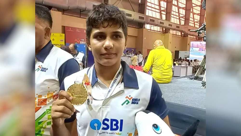 অন্তিম আরও বলেন, “বাবা আমাকে কোনও দিন অন্তিম নামে ডাকেনি। কিন্তু সব সময় আমাকে বলত যে, তোর জন্য আমি এমন কিছু করতে চাই যেটা আগে কেউ কখনও করেনি এই গ্রামে।”