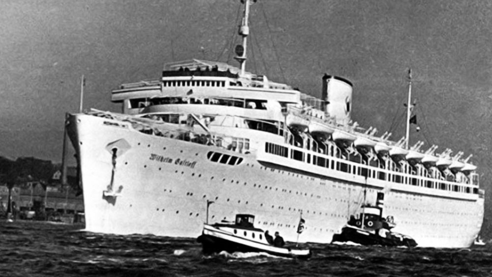 ১৯৪০ সালের নভেম্বর মাস থেকে এই জাহাজটি পোল্যান্ডে ঠাঁই নিয়েছিল। দ্বিতীয় ডুবোজাহাজ প্রশিক্ষণ ডিভিশনের সেনাছাউনি হিসাবে ব্যবহৃত হয়েছিল এই জাহাজ। পরিস্থিতি অনুযায়ী, বার বার নিজের ভূমিকা বদলেছিল এই সুবিশাল জাহাজ। ১৯৪৫ সালে এক ভয়ানক দুর্ঘটনার মুখোমুখি হয় ‘ভিলহেল্ম গাস্টলফ’। 