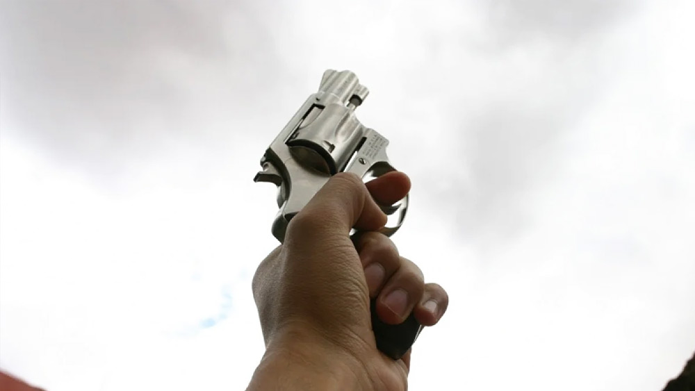 জাহাজের মোট মহিলা যাত্রীর মধ্যে মাত্র তিন জন বেঁচে ছিলেন। যাঁরা বেঁচেছিলেন তাঁদের মধ্যে এক জন জানান, জাহাজে এক উচ্চপদস্থ সরকারি আধিকারিক সপরিবারে যাত্রা করছিলেন। ঠান্ডা জলে ঝাঁপ দিয়ে জমে মারা যাওয়া অনেক বেশি কষ্টকর, তাই নিজের দুই সন্তান-সহ স্ত্রীকে গুলি করে মেরে আত্মঘাতী হন।