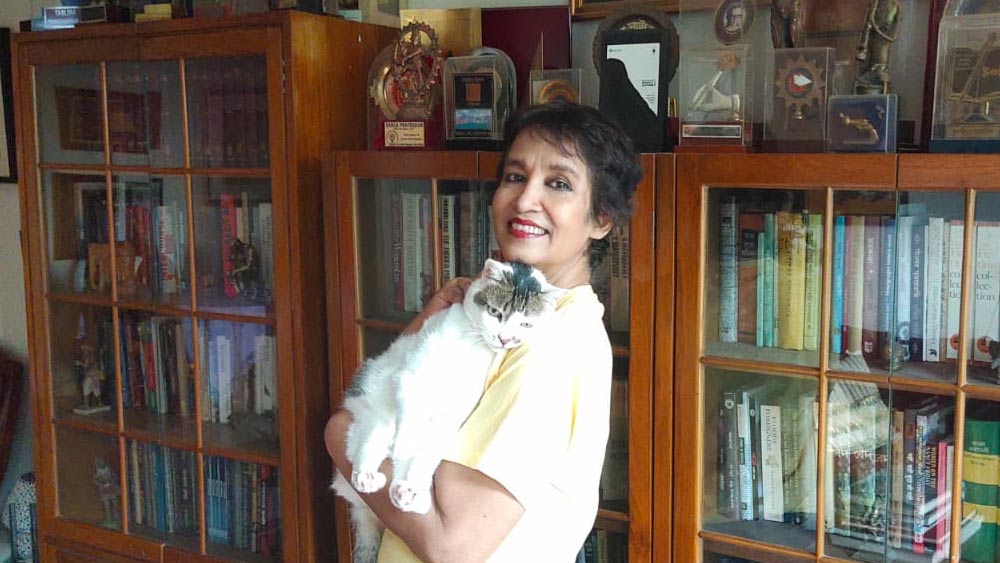 আমাকে সঙ্গ দেওয়ার জন্য মিনু আছে।