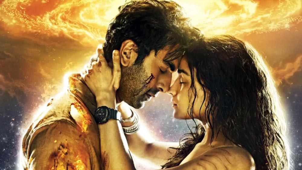 ‘ব্রহ্মাস্ত্র: পার্ট ওয়ান শিবা’— অয়ন মুখোপাধ্যায়ের পরিচালনায় মুক্তি পেতে চলেছে ‘ব্রহ্মাস্ত্র: পার্ট ওয়ান শিবা’। রণবীর কপূর ও আলিয়া ভট্টকে একসঙ্গে এই প্রথমবার বড়পর্দায় দেখা যাবে। এ ছাড়াও এই ছবিতে অভিনয় করেছেন অমিতাভ বচ্চন এবং মৌনি রায়। ৯ সেপ্টেম্বর এই ছবিটি প্রেক্ষাগৃহে মুক্তি পাবে।