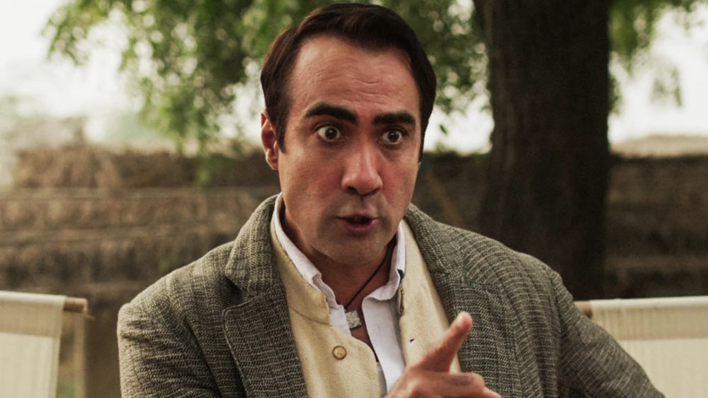 এই সত্যি ঘটনাগুলি প্রকাশ্যে এলে ভট্ট পরিবারের সম্মানে দাগ লাগতে পারে, তা-ই প্রতিশোধ নিতে তাঁর কেরিয়ার শেষ করতে তৎপর হয়ে উঠেছেন বাবা ও মেয়ে, অভিযোগ রণবীরের।