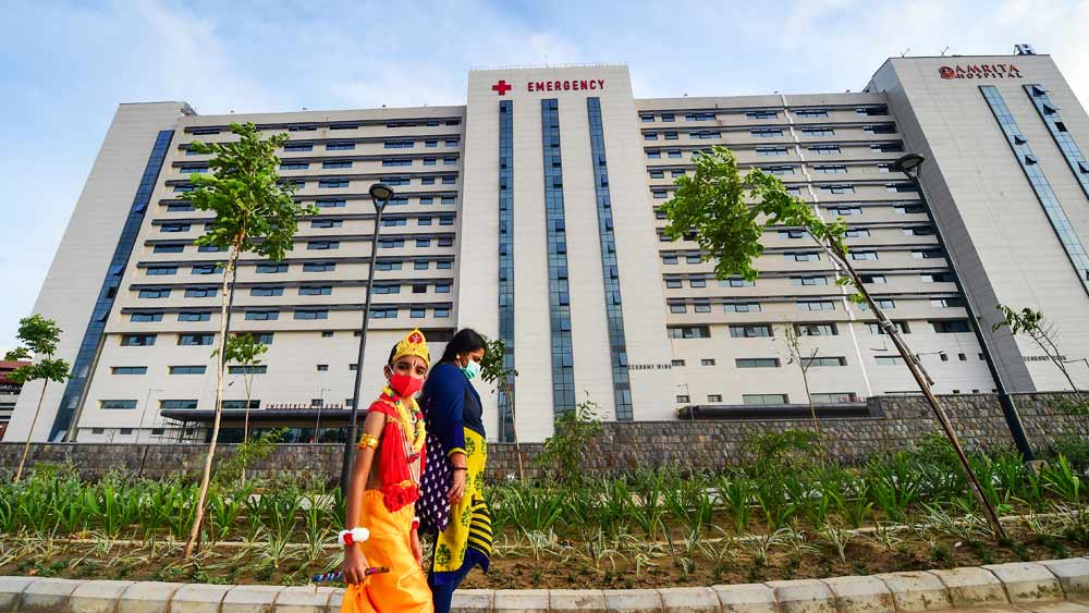 মা ও শিশুদের জন্য আলাদা একটি ফ্লোর থাকবে হাসপাতালে। ৮০০ জন চিকিৎসকের সঙ্গে ২,৫০০ প্যারামেডিক্যাল স্টাফও থাকবেন হাসপাতালে।