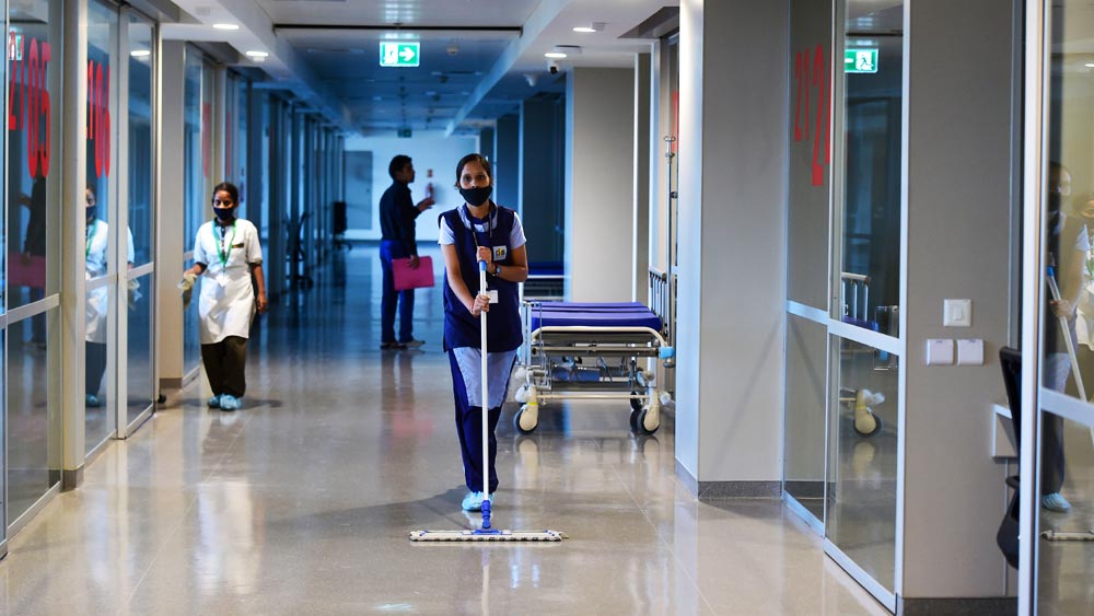 হাসপাতালে কোনও রোগী ভর্তি হলে তাঁর পরিবারের সদস্যদের যেন থাকার জায়গা খুঁজতে বেশি দূরে যেন যেতে না হয়, তাই হাসপাতাল এলাকার মধ্যেই ৪৯৮টি ঘরবিশিষ্ট একটি অতিথি আবাস তৈরি করা হবে। অনেকের মতে, এটি চার তারা হোটেলকেও হার মানাবে।