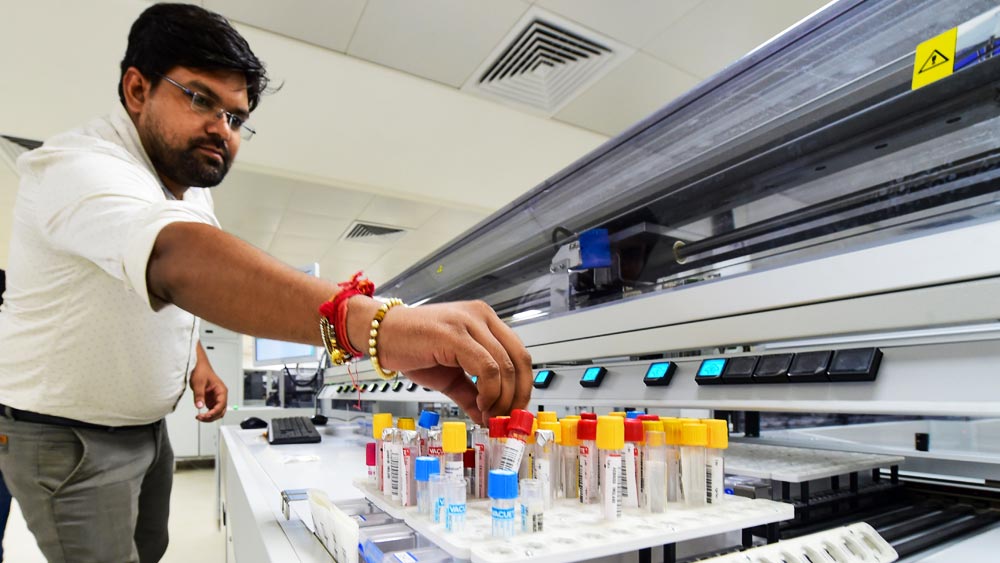 এই হাসপাতালের সঙ্গে একটি মেডিক্যাল কলেজ তৈরি করারও চিন্তাভাবনা রয়েছে। প্রতি বছর ১৫০ জন এমবিবিএস এবং ১০০ জন স্নাতকোত্তর (এমডি এবং এমএস) ছাত্রকে ভর্তি নেওয়া হবে এই মেডিক্যাল কলেজে।