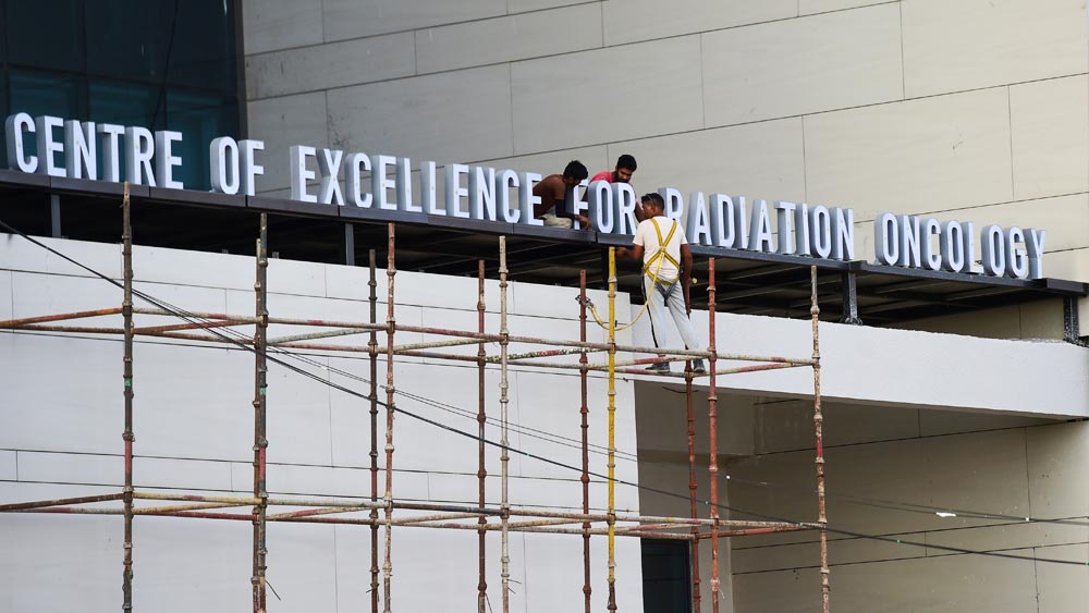 তৈরি করা হবে একটি নার্সিং কলেজও। পড়াশোনার পাশাপাশি এই হাসপাতালের একটি অংশে পুনর্বাসন কেন্দ্রের ব্যবস্থাও থাকবে।