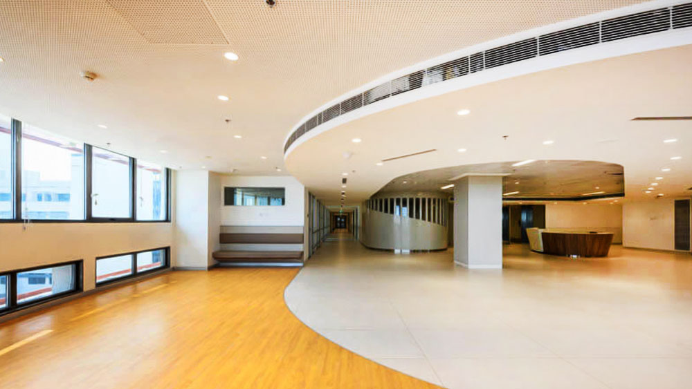 এই হাসপাতাল তৈরি করতে মোট খরচ হবে আনুমানিক ছ’হাজার কোটি টাকা।