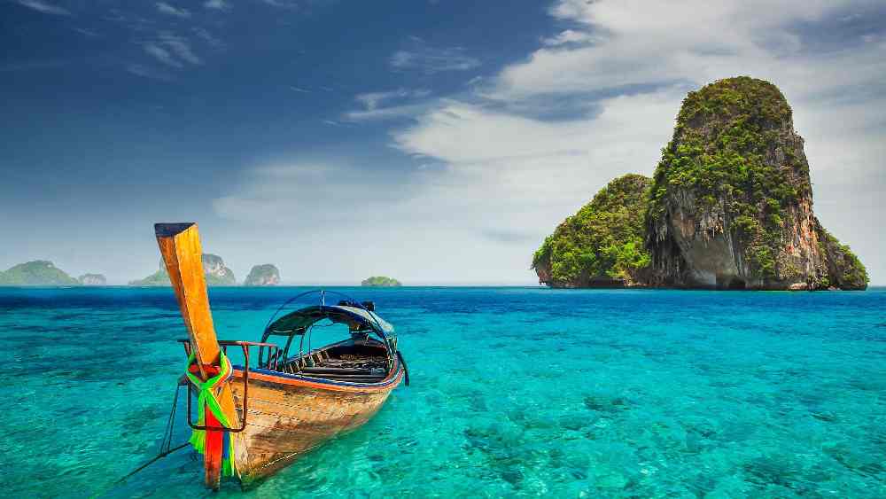 নীলের সমারোহ আর নির্জনতা ঘেরা আন্দামান।