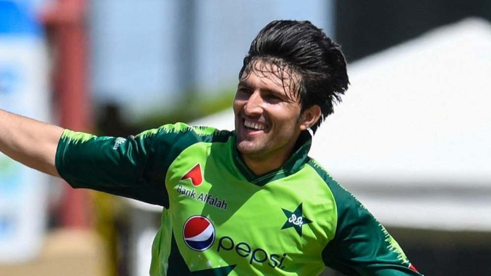 মহম্মদ ওয়াসিম জুনিয়র: এখন পাকিস্তানের অন্যতম সেরা প্রতিভা বলা হয় তাঁকে। ২১ বছরের ওয়াসিমের সেরা অস্ত্র তাঁর গতি। এশিয়া কাপে রোহিতদের দ্রুত ধাক্কা দিতে তাঁর দিকে তাকিয়ে থাকবেন বাবররা।