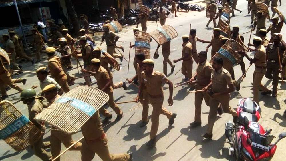 রঞ্জিতের মৃত্যুর মুহূর্তের সেই ভয়াবহ স্মৃতি স্মরণ করে তাঁর মা বলেন, ‘‘ওর বাবা দিনমজুর। ইলেক্ট্রনিক ইঞ্জিনিয়ারিং ডিগ্রি ছিল ওর। চাকরির চেষ্টায় ছিল। আমরা ওকে বেশি টাকা দিতে পারতাম না। মৃত্যুর সময় ওর পকেটে মাত্র পাঁচ টাকা ছিল।’’