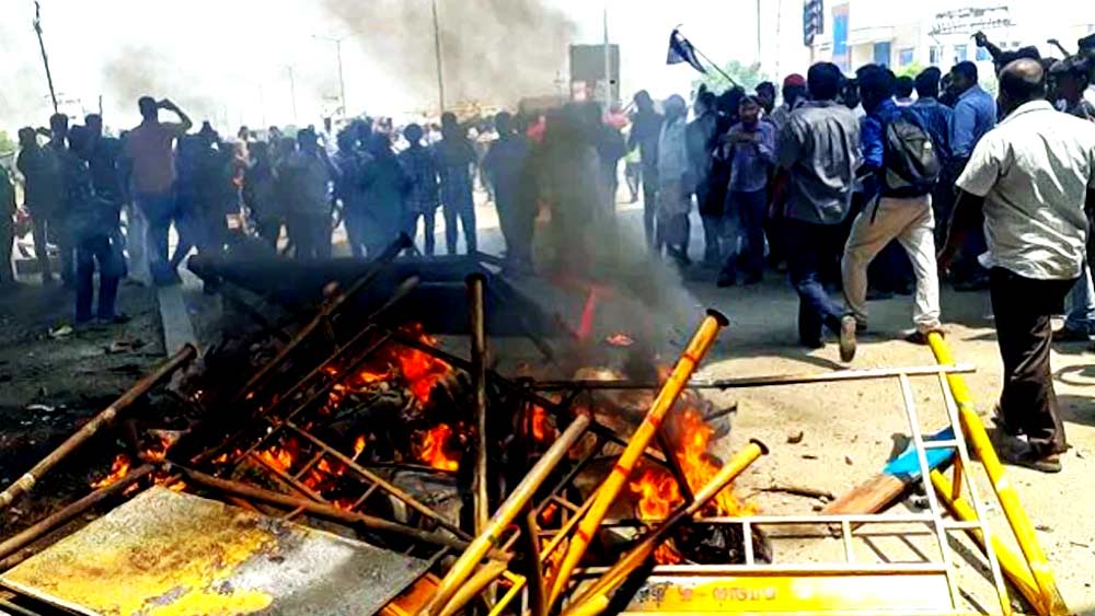 পুলিশের গুলিতে গুরুতর জখম হয়েছিলেন প্রিন্সটন। হামলায় এক পা হারিয়েছেন তিনি। 