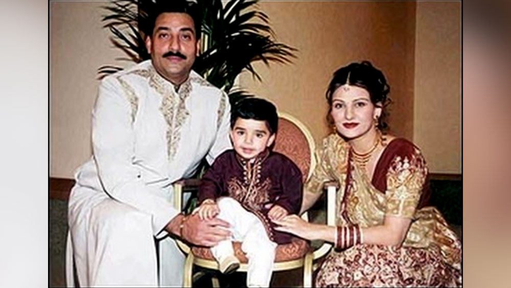 ২০০৩-এর ফেব্রুয়ারিতে অমরজিতের পরিবার যখন হঠাৎ করে অদৃশ্য হয়ে যায়, তখন তাঁর সংস্থার কর্মীরা প্রাথমিক ভাবে মনে করেন যে, অমরজিৎ তাঁর পরিবারের সঙ্গে দেশ ছেড়ে পালিয়ে গিয়েছেন। প্রতিবেশীদের মধ্যেও ধারণা তৈরি হয় যে, আর্থিক অনটনের মুখে পড়ে অমরজিৎ পালিয়ে গিয়েছেন।