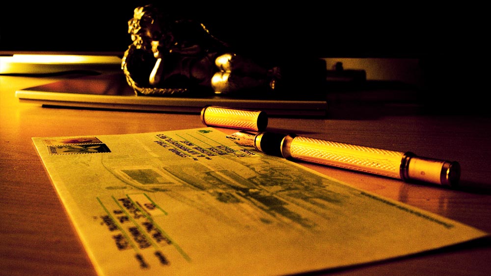  এরই মধ্যে ‘শিবা’র কর্মীদের কাছে অমরজিতের নামে লেখা একটি টাইপরাইটারে টাইপ করা চিঠি পাঠানো হয়। এতে লেখা ছিল যে, ইংল্যান্ডে থাকতে থাকতে তিনি বিরক্ত এবং পরিবারকে নিয়ে ভারতে ফিরে গিয়েছেন। তবে এই চিঠি নিয়েও জল্পনা বাড়তে থাকে। কারণ অমরজিৎকে এর আগে তাঁর অফিসের কোনও কর্মী টাইপ করা চিঠি লিখতে দেখেননি। হাতে চিঠি লিখতেই বেশি স্বচ্ছন্দ অমরজিৎ।