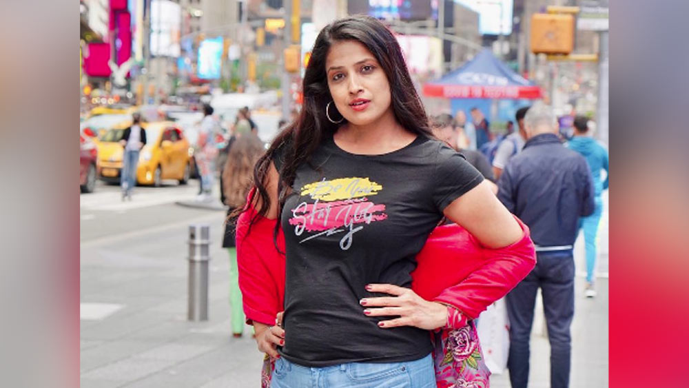 মুম্বইয়ে একটি ফ্ল্যাটে একসঙ্গে থাকতেন দু’জনে। নিয়মিত শারীরিক ও মানসিক নির্যাতনের শিকার হতেন কণিষ্কা। কণিষ্কাকে উল্টে ভয়ও দেখাতেন তাঁর সঙ্গী। হুমকি দিতেন, কণিষ্কা যদি এই সম্পর্ক শেষ করেন, তা হলে পরিবারের সকলের ক্ষতি করে দেবেন সেই অভিনেতা।