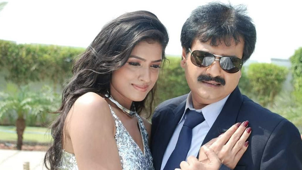 তামিল ছবিতেও অভিনয় করতে দেখা গিয়েছে কণিষ্কাকে। এ ছাড়াও ছোটপর্দায় বহু জনপ্রিয় হিন্দি ধারাবাহিকে অভিনয় করেছেন কণিষ্কা।