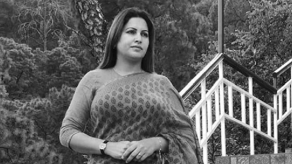 বিজেপি নেত্রী সোনালি ফোগটের মৃত্যু নিয়ে ইতিমধ্যেই রহস্য আরও ঘনীভূত হচ্ছে। সোনালিকে ধর্ষণ ও খুনের দায়ে সোনালিরই আপ্ত-সহায়ক সুধীর সাঙ্গোয়ান এবং বন্ধু সুখবিন্দর ওয়াসিকে বৃহস্পতিবার সন্ধ্যায় গ্রেফতার করা হয়েছে।