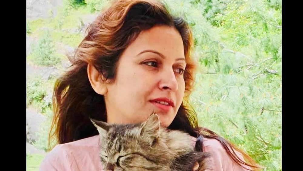 এর পরই অভিযুক্ত সুধীর এবং সুখবিন্দরকে গ্রেফতার করে পুলিশ। সোনালির মৃত্যু নিয়ে বিস্তারিত তদন্ত শুরু হয়েছে।