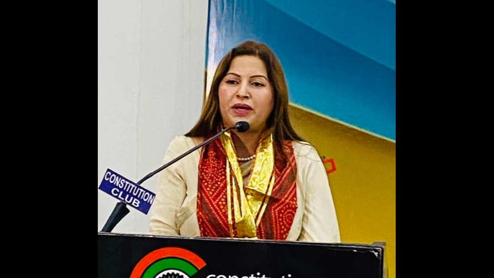 সোনালিকে ছোটপর্দায় শেষ বার দেখা গিয়েছিল বিগ বস ১৪-এ। তিনি এক জন ওয়াইল্ডকার্ড প্রতিযোগী হিসাবে প্রবেশ করে ব্যাপক জনপ্রিয় হন। সহ-প্রতিযোগীকে ‘দেখে নেওয়ার হুমকি’ দিয়ে বিতর্কেও জড়ান।