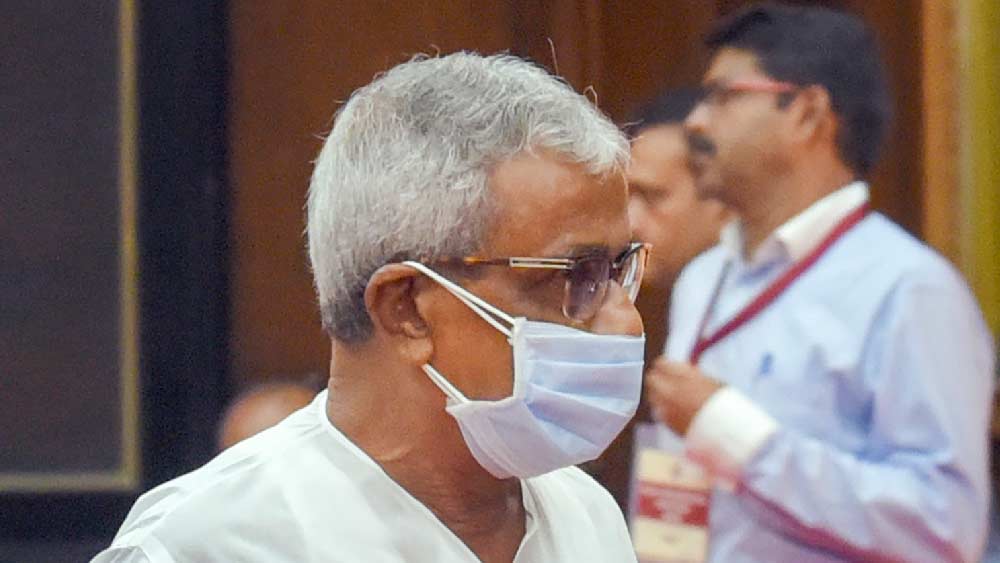 সম্পত্তি বৃদ্ধির মামলায় নাম জড়িয়েছে কাঁথির তৃণমূল সাংসদ শিশির অধিকারীর। ২০১৯ সালে লোকসভা নির্বাচনের আগে পেশ করা মনোনয়নের হলফনামায় দেখা গিয়েছে, তাঁর সম্পত্তির পরিমাণ তিন কোটি ৩৯ লক্ষ ৭৯ হাজার ৬৫০ টাকা।