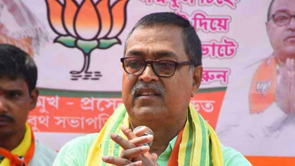 কোচবিহারের নাটাবাড়ি কেন্দ্রের বিজেপি বিধায়ক মিহির গোস্বামীর মোট সম্পত্তির পরিমাণ এক কোটি ৪০ লক্ষ পাঁচ হাজার ৪২৪ টাকা। ২০২১ সালে হলফনামা দিয়ে জানিয়েছিলেন তিনি।