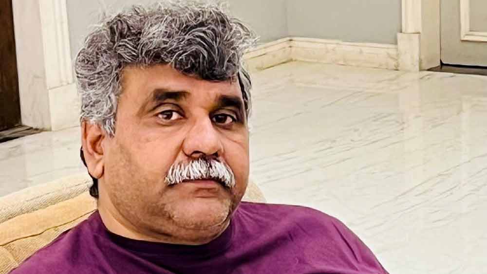 সম্পত্তি বৃদ্ধি মামলায় নাম জড়িয়েছে জিতেন তিওয়ারির। ২০২১ সালে বিধানসভা ভোটের আগে পেশ করা হলফনামায় জানা গিয়েছে, তাঁর মোট সম্পত্তির পরিমাণ ৮৬ লক্ষ ৯৬ হাজার ৬৮৪ টাকা।