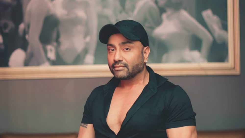 এনআইএ সূত্রে খবর, ধৃতেরা ভুয়ো সংস্থার নামে এই মাদক আফগানিস্তান থেকে আমদানি করতেন। তার পর সেই মাদক দিল্লিতে বসবাসকারী বেশ কিছু আফগানিদের মাধ্যমে শুদ্ধিকরণের পর দিল্লি, পঞ্জাব, হরিয়ানা এবং উত্তরপ্রদেশে-সহ দেশের একাধিক রাজ্যে পাচার করতেন কবীর এবং প্রিন্স।