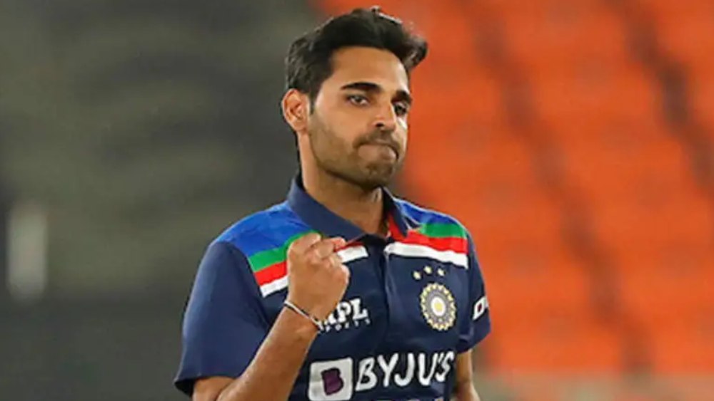 ব্যাটিং অর্ডারের এগারো নম্বরে ভুবনেশ্বর কুমারের খেলা এক রকম নিশ্চিত। টি-টোয়েন্টি ক্রিকেটে ভুবনেশ্বরকেই দেশের সেরা জোরে বোলার বলেন বিশেষজ্ঞদের একাংশ। অভিজ্ঞ ভুবনেশ্বরের প্রথম একাদশে থাকা নিয়ে প্রশ্ন ওঠার সুযোগ নেই।