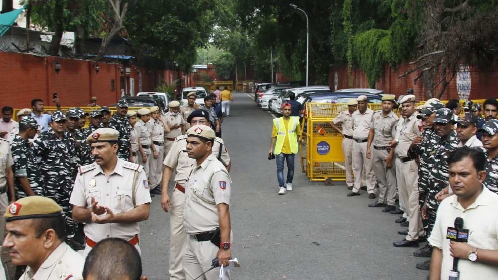 চন্দ্রভান খুন হওয়ার পর তদন্তে নেমে প্রমাণের অভাবে পুলিশের কাছে এই খুনের কিনারা করা অসাধ্য বলেই মনে হয়েছিল। স্রেফ একটি মিথ্যা কথা বলে এই দুই অভিযুক্তকে নিজেদের জালে আনে দিল্লি পুলিশ।