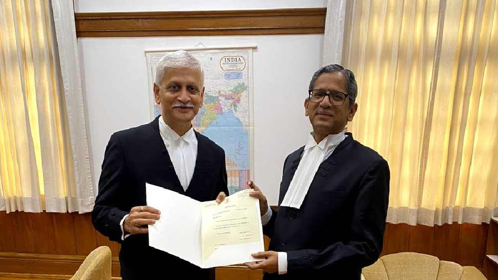 রমণার উত্তরসূরি হিসাবে ললিত এই মুহূর্তে সুপ্রিম কোর্টের সব থেকে বয়োজ্যেষ্ঠ বিচারপতি। একাধিক গুরুত্বপূর্ণ মামলার রায় দিয়ে বহু বার খবরের শিরোনামে উঠে এসেছেন ললিত।