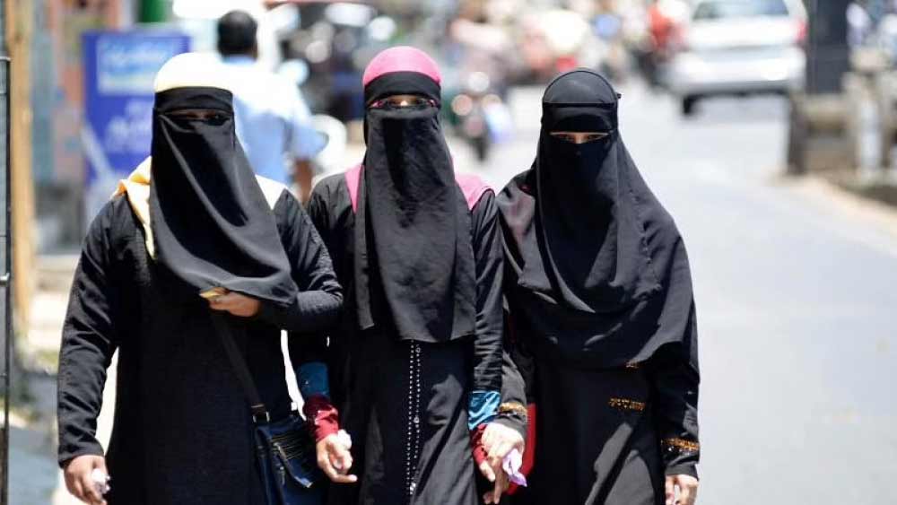 সুপ্রিম কোর্টের বিচারপতি হওয়ার পর থেকে বিতর্কিত ‘তিন তালাক’ মামলা-সহ একাধিক যুগান্তকারী মামলায় রায় দিয়েছেন ললিত।