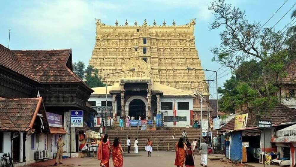 বিচারপতি ললিতের নেতৃত্বে একটি বেঞ্চ রায় দিয়েছিল, ত্রিবাঙ্কুরের রাজপরিবারেরই কেরলের ঐতিহ্যবাহী পদ্মনাভস্বামী মন্দির পরিচালনার অধিকার রয়েছে। একদা দেশীয় রাজ্য ত্রিবাঙ্কুরের ভারতভুক্তির সময় থেকেই ওই মন্দির পরিচালনার ভার ত্রিবাঙ্কুর রাজপরিবার কর্তৃক নিযুক্ত এক আধিকারিকের হাতে ছিল। তবে ২০০৯ সালে পদ্মনাভস্বামী মন্দির পরিচালনার জন্য ট্রাস্ট গড়ার নির্দেশ চেয়ে হাইকোর্টের দ্বারস্থ হন এক আইনজীবী।