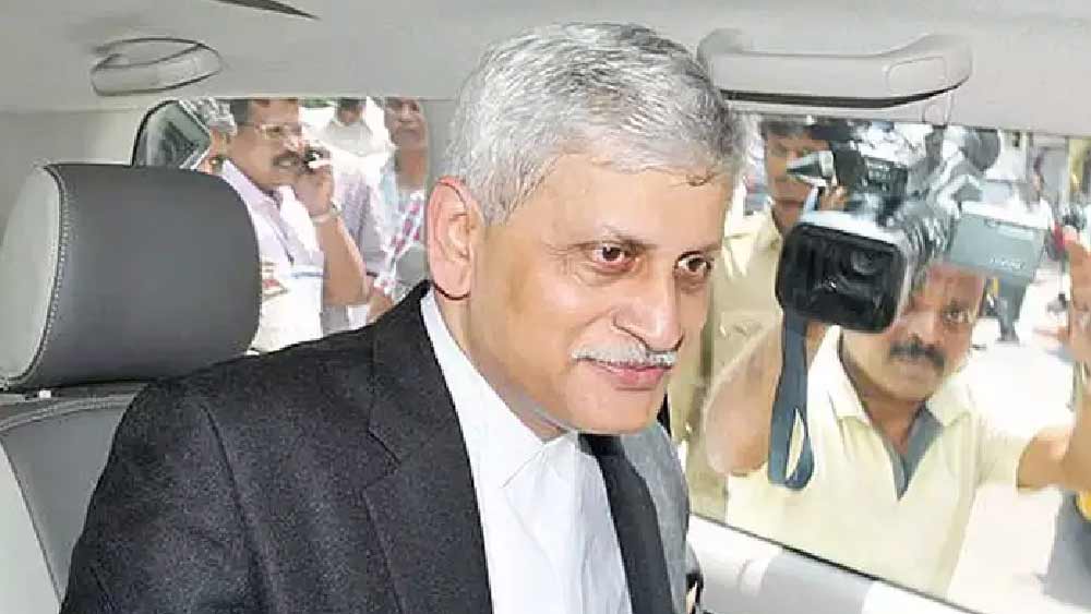 ১৯৮৬ সালের জানুয়ারিতে তিনি দিল্লি হাইকোর্টে আইনজীবী হিসাবে কাজ শুরু করেন। এর পর ২০০৪ সালের এপ্রিল মাসে তাঁকে সুপ্রিম কোর্টের তরফ থেকে এক জন বরিষ্ঠ আইনজীবী হিসাবে মনোনীত করা হয়।