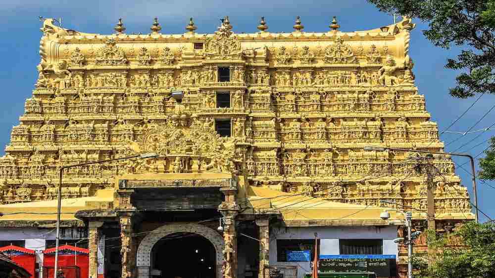 রায়ে স্পষ্ট জানিয়ে দেন, ত্রিবাঙ্কুর রাজপরিবারের প্রয়াত রাজা চিথিরা থিরুনাল বলরাম বর্মার মৃত্যুর পরে পদ্মনাভস্বামী মন্দিরের সেবায়েত হওয়ার অধিকারী তাঁর ভাই মার্তণ্ড বর্মা এবং তাঁর উত্তরাধিকারীরাই।