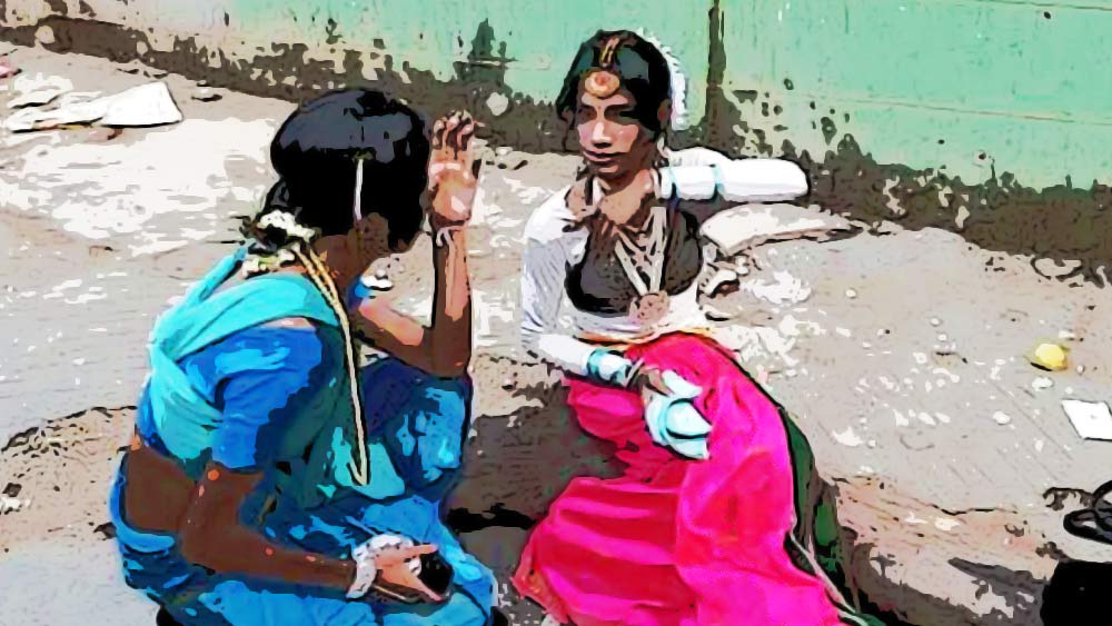 রূপান্তরকামীদের ওই গোষ্ঠীর মধ্যে ছিলেন ফরিদাবাদের সোনম এবং বর্ষা নামে দু’জন। এ ছাড়া, জিটিবি এনক্লেভ এলাকার মনজুর ইলাহি এবং কমল নামের আরও দু’জনের সঙ্গে রেষারেষি ছিল একতার।